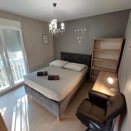 Quiet Area In The Center Of Apartment *