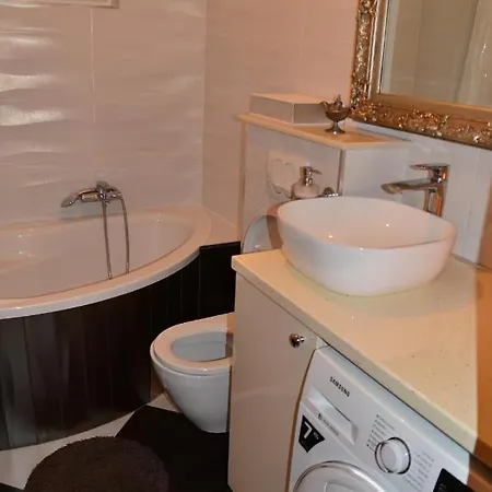 Apartament Quiet Area In The Center Of