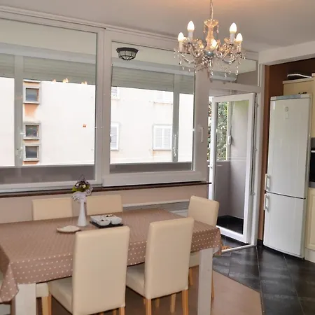 Apartament Quiet Area In The Center Of