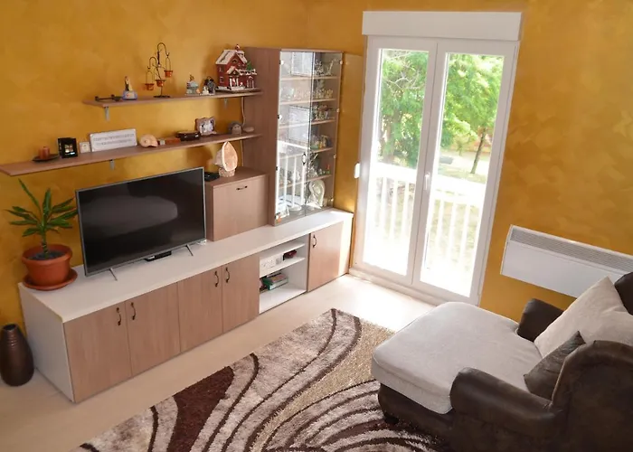 Quiet Area In The Center Of Apartman